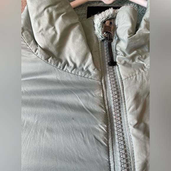 VGUC Medium Women’s Mountain Hardwear soft-shell/fleece-lined jacket, sage green - Picture 3 of 10